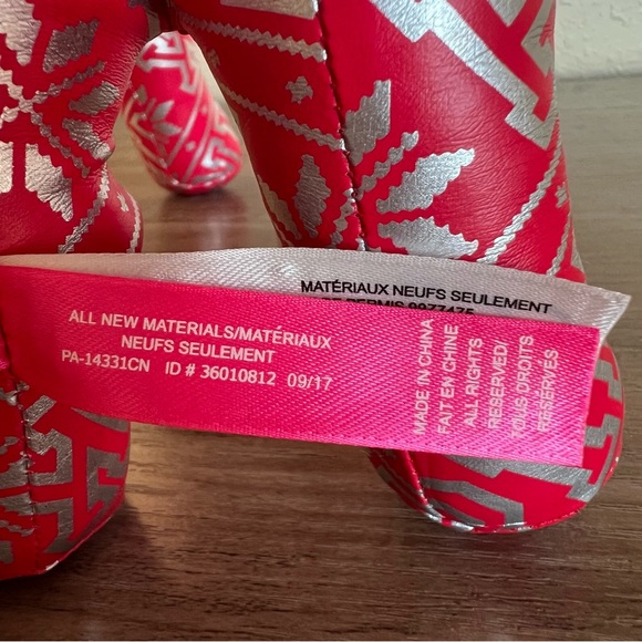 Victoria’s Secret PINK Holiday Dog Plush Large 10" Red Silver Snowflake 2015 - Picture 9 of 12